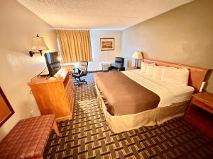 Postel nebo postele na pokoji v ubytování FairBridge Inn & Suites - Lewiston