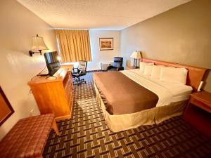 Postel nebo postele na pokoji v ubytování FairBridge Inn & Suites - Lewiston
