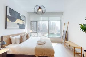 Fotografie z fotogalerie ubytování Fairfield Tower - Chic One Bed with Marina View v Dubaji