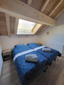 A bed or beds in a room at Maison au coeur des montagnes de l'Oisans