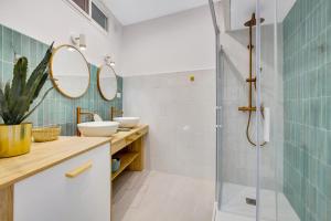 Et badeværelse på Casa de la Playa. Beach House with magnificent sea + 13 billeder