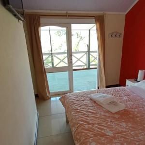 Tempat tidur dalam kamar di Hotel Mirador del Dayman