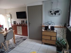 Kuchyň nebo kuchyňský kout v ubytování Chambre