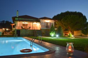 The swimming pool at or close to Dimeon Villa