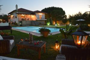 The swimming pool at or close to Dimeon Villa