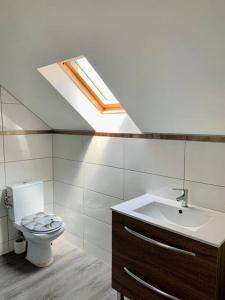 Koupelna v ubytování Gîte Le Cosy, T1 à 50m de la mer, centre Ault