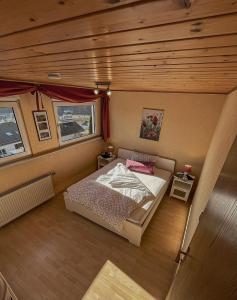 a small bedroom with a bed and a window at Ferienwohnung Smuda in Bad Laasphe