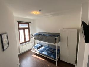 Habitación con litera en una habitación en Gruppenunterkunft Bremerhaven, en Bremerhaven
