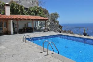 a swimming pool in front of a house at Moijama 4 in Los Llanos de Aridane