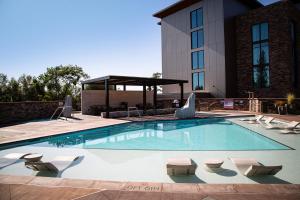 a swimming pool with chairs and a building at Red Hawk Resort & Casino in Placerville +22 photos