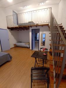 a living room with a staircase and a room with a table at Casa nova com suítes amplas in Ouro Preto