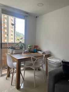 Posezení v ubytování Habitación en apartamento Robledo-Medellin