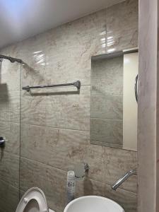 Koupelna v ubytování Habitación en apartamento Robledo-Medellin