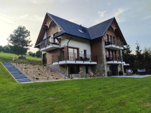 a house with a large yard in front of it at Kraina Rysia in Berezka