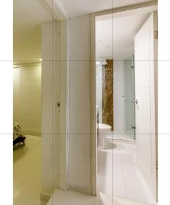 a glass shower door in a bathroom with a toilet at Catedral in Cartagena de Indias