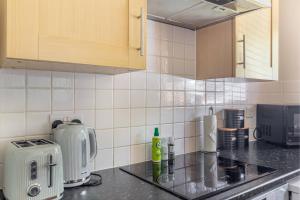 Imagen de la galería de Lovely 2bed Apt in Redditch, Free Wi-Fi & Parking, en Redditch 13 fotos más