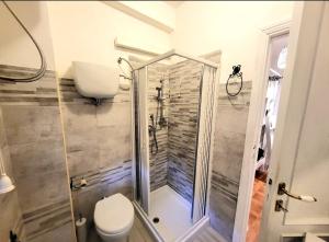 a bathroom with a shower and a toilet at Alghero Sa Stella Casa Vacanze in Fertilia