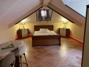 Katil atau katil-katil dalam bilik di Apartments Kotor Old Town