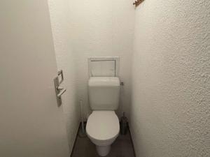 a small bathroom with a white toilet in a stall at Appartement Praz-sur-Arly, 2 pièces, 5 personnes - FR-1-603-13 in Praz-sur-Arly