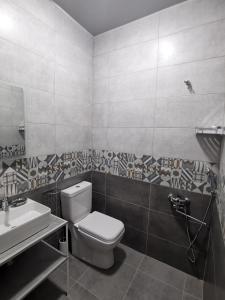 a bathroom with a toilet and a sink at Villa Platinum in Tskaltubo