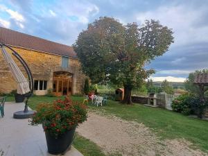 Afbeelding uit fotogalerij van Maison familiale avec piscine privée, jeux pour enfants, salle de sport et Wifi en Dordogne - FR-1-616-70 in Cherveix-Cubas