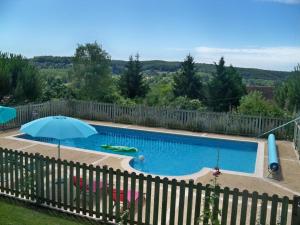 Afbeelding uit fotogalerij van Maison familiale avec piscine privée, jeux pour enfants, salle de sport et Wifi en Dordogne - FR-1-616-70 in Cherveix-Cubas