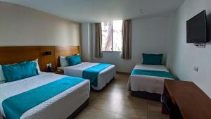 Postel nebo postele na pokoji v ubytování Aquamarina Hotel