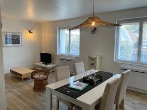 a living room with a dining room table and chairs at AlloAppartMeuble StPol in Saint-Pol-sur-Ternoise