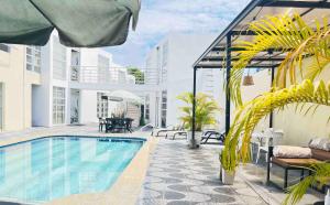 Bazén v ubytování Zuruma Hotel nebo v jeho okolí