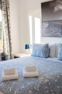 a bed with two towels on top of it at KABACEIRA VILLAGE in Atalaia +87 photos