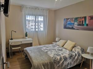 Postel nebo postele na pokoji v ubytování Hostal Mari en La Laguna, alquiler habitación privada en hostal, 6 habitaciones cerca de la universidad y aeropuerto Norte, 3 baños compartidos