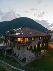 a large stone house with a mountain in the background at B&B Le Molinare Home Relax in Varda