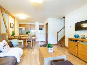 Kuchyňa alebo kuchynka v ubytovaní Appartement de 70 m² au centre-ville avec piscine, hammam, sauna et balcon bien exposé - FR-1-296-392