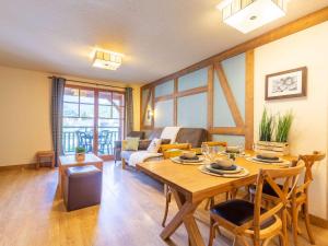 Posedenie v ubytovaní Appartement de 70 m² au centre-ville avec piscine, hammam, sauna et balcon bien exposé - FR-1-296-392
