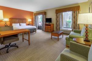 a hotel room with a bed and a desk at Hampton Inn Okeechobee - Lake Okeechobee in Okeechobee