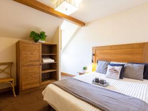Posteľ alebo postele v izbe v ubytovaní Appartement 10 pers avec piscine, sauna et parking en centre-ville de Saint-Lary-Soulan - FR-1-296-394