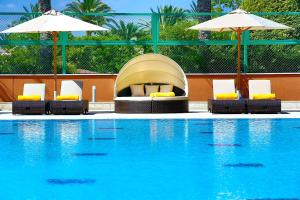 Hilton Alexandria King's Ranch Hotel内部或周边的泳池