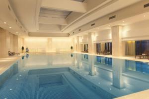 a large swimming pool in a building at DoubleTree By Hilton Anhui in Suzhou