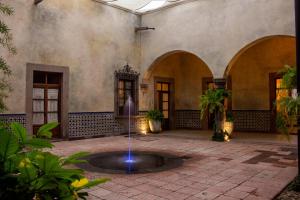 a courtyard with a fountain in the middle of a building at Casa Montespejo B&B in Querétaro