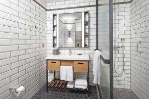 Un baño de Canopy by Hilton Reykjavik City Centre