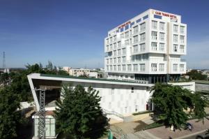 a white building with a red sign on top of it at Cam Thanh Hotel in Quang Ngai