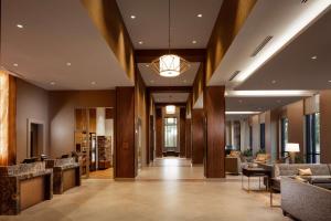 Embassy Suites by Hilton South Bend的休息区