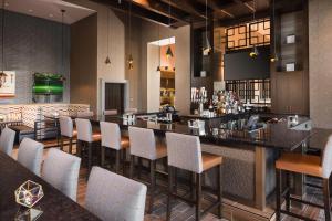 Embassy Suites by Hilton South Bend的酒水