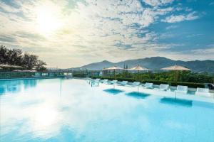Swimming pool sa o malapit sa Hilton Garden Inn Phuket Bang Tao