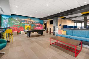 Posezení v ubytování Tru By Hilton Portland Airport, Or