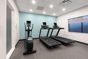 Fitness centrum a/nebo fitness zařízení v ubytování Tru By Hilton Portland Airport, Or