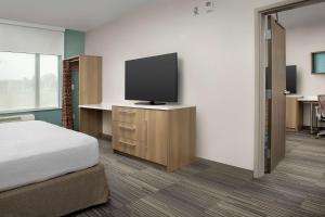 TV a/nebo společenská místnost v ubytování Home2 Suites By Hilton Columbus Polaris