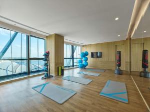 Fitness centrum a/nebo fitness zařízení v ubytování Hilton Hainan Ocean Flower Island