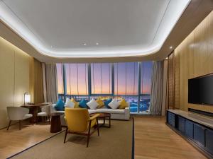 TV a/nebo společenská místnost v ubytování Hilton Hainan Ocean Flower Island