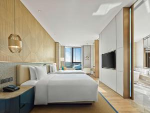 TV a/nebo společenská místnost v ubytování Hilton Hainan Ocean Flower Island